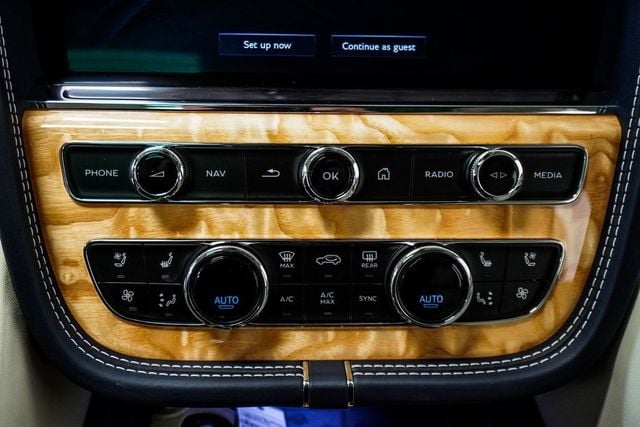 2023 Bentley Bentayga Azure AWD - 22923920 - 29