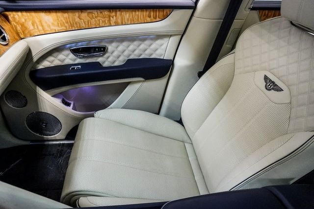 2023 Bentley Bentayga Azure AWD - 22923920 - 33