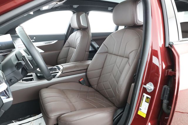 2023 BMW 7 Series 740i w/ B&W Diamond Surround Sound & Driving Assistance Pro. Pkg - 22834047 - 18
