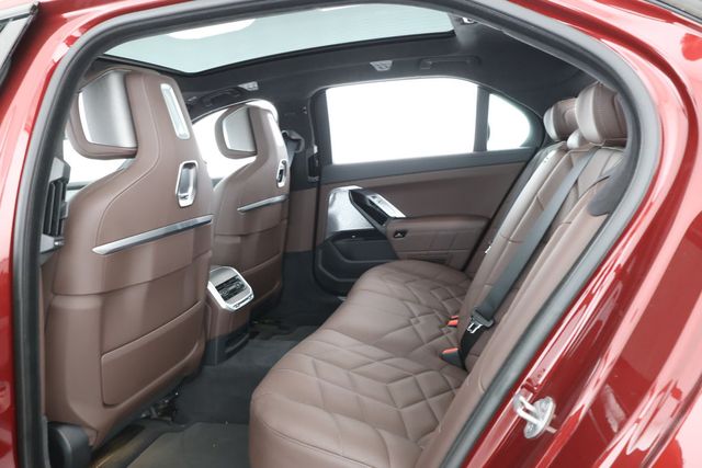 2023 BMW 7 Series 740i w/ B&W Diamond Surround Sound & Driving Assistance Pro. Pkg - 22834047 - 19