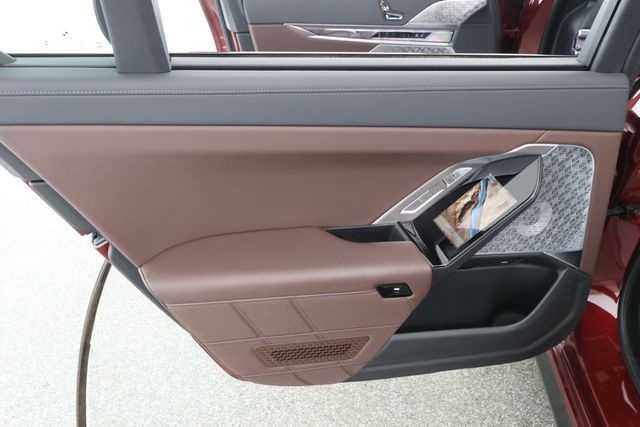 2023 BMW 7 Series 740i w/ B&W Diamond Surround Sound & Driving Assistance Pro. Pkg - 22834047 - 21