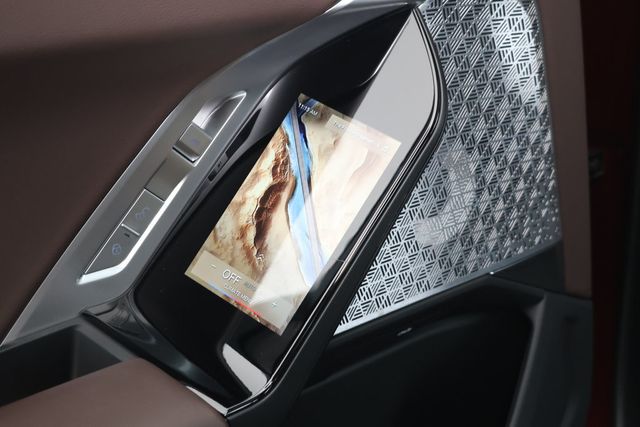 2023 BMW 7 Series 740i w/ B&W Diamond Surround Sound & Driving Assistance Pro. Pkg - 22834047 - 22