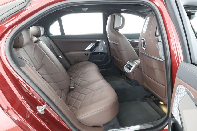 2023 BMW 7 Series 740i w/ B&W Diamond Surround Sound & Driving Assistance Pro. Pkg - 22834047 - 24