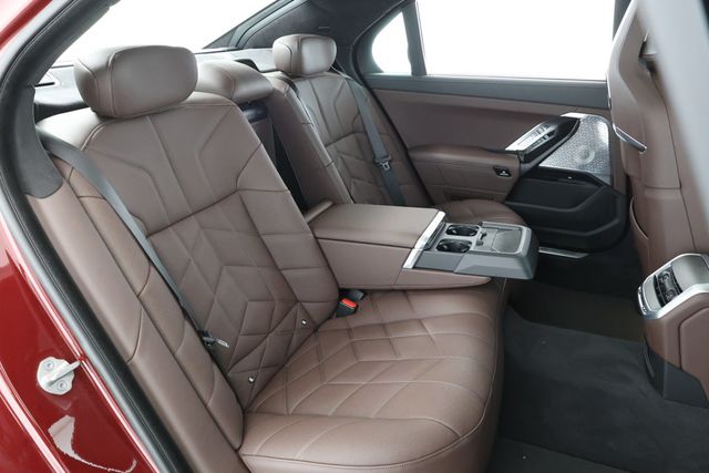 2023 BMW 7 Series 740i w/ B&W Diamond Surround Sound & Driving Assistance Pro. Pkg - 22834047 - 25