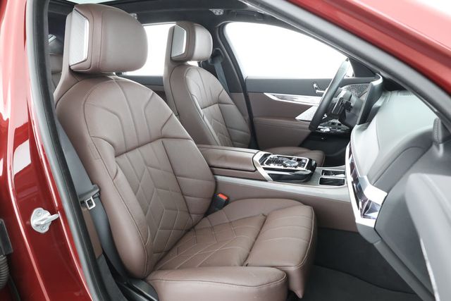 2023 BMW 7 Series 740i w/ B&W Diamond Surround Sound & Driving Assistance Pro. Pkg - 22834047 - 27