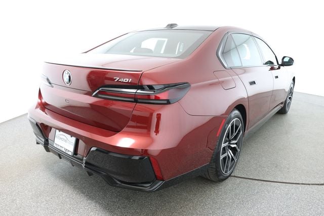 2023 BMW 7 Series 740i w/ B&W Diamond Surround Sound & Driving Assistance Pro. Pkg - 22834047 - 3