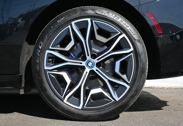 2023 BMW iX M60 AWD - 22939587 - 6