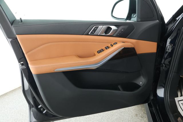 2023 BMW X5 xDrive45e Plug-In Hybrid w/ M Sport & Parking Assist. Pkgs & HUD - 22933360 - 8