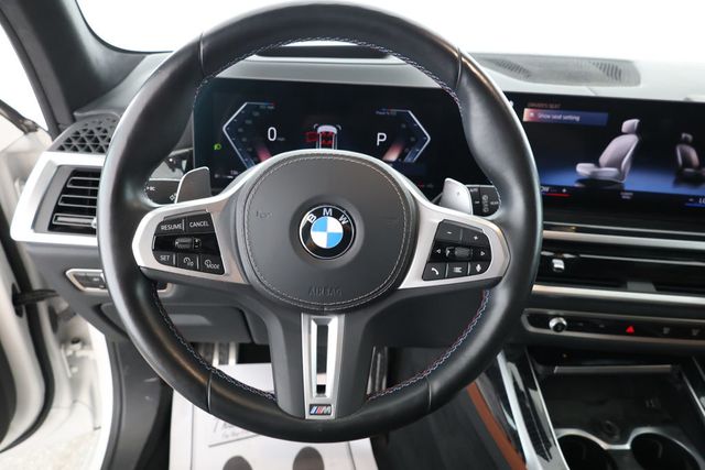 2023 BMW X7 M60i SAV w/ Executive & Driving Assistance Professional Packages - 22873845 - 11