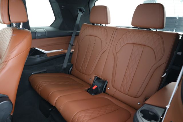 2023 BMW X7 M60i SAV w/ Executive & Driving Assistance Professional Packages - 22873845 - 20