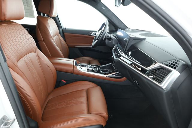 2023 BMW X7 M60i SAV w/ Executive & Driving Assistance Professional Packages - 22873845 - 23