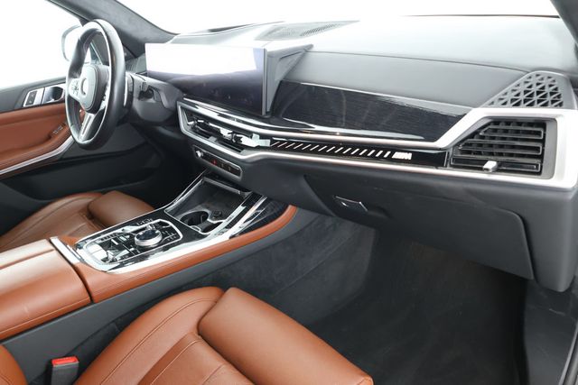 2023 BMW X7 M60i SAV w/ Executive & Driving Assistance Professional Packages - 22873845 - 24