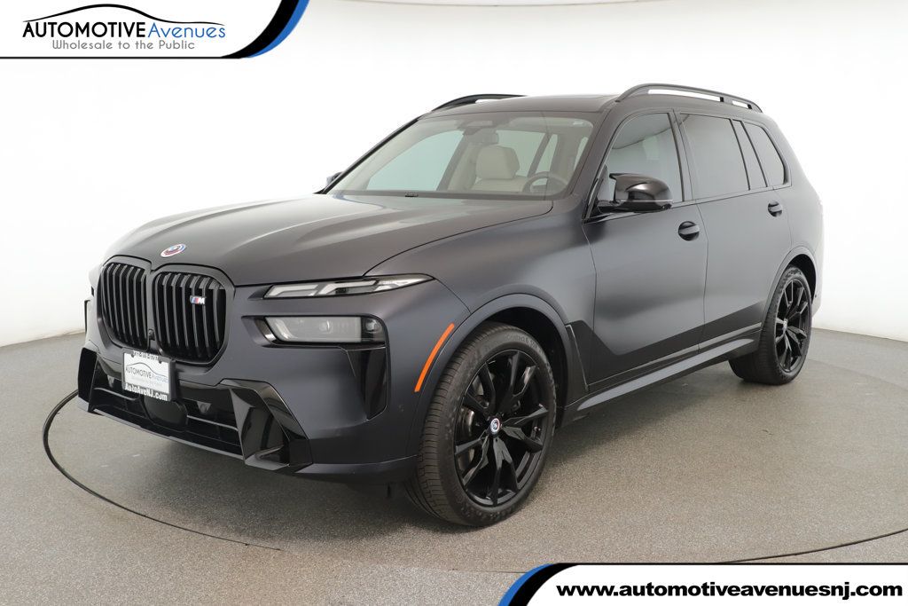 2023 BMW X7 M60i SAV with Full Merino Leather & Driving Assistance Pro. Pkg - 22828715 | Video 1