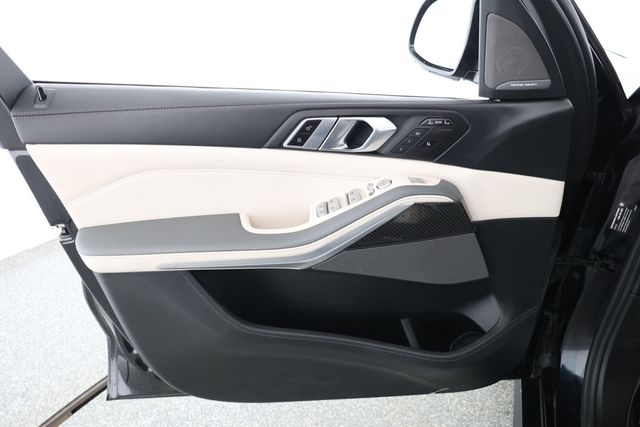 2023 BMW X7 M60i SAV with Full Merino Leather & Driving Assistance Pro. Pkg - 22828715 - 9