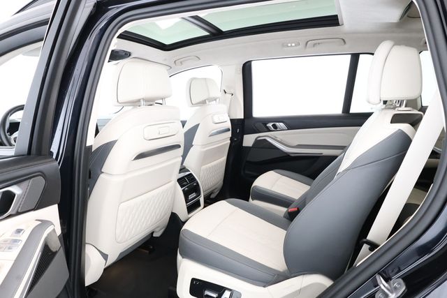 2023 BMW X7 M60i SAV with Full Merino Leather & Driving Assistance Pro. Pkg - 22828715 - 23
