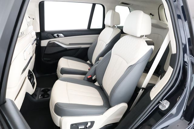 2023 BMW X7 M60i SAV with Full Merino Leather & Driving Assistance Pro. Pkg - 22828715 - 24