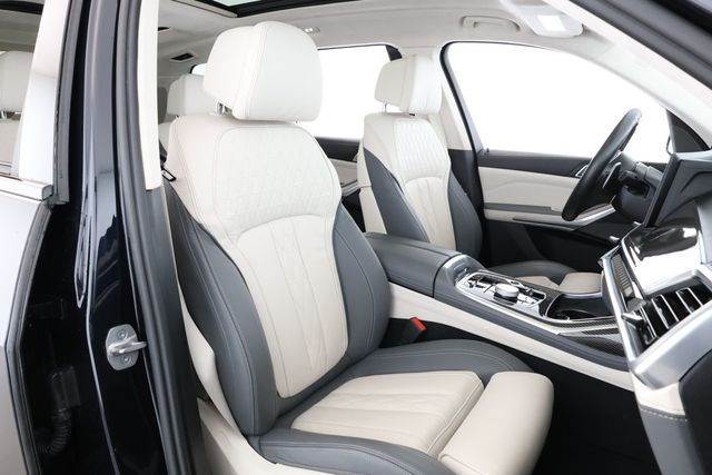 2023 BMW X7 M60i SAV with Full Merino Leather & Driving Assistance Pro. Pkg - 22828715 - 28