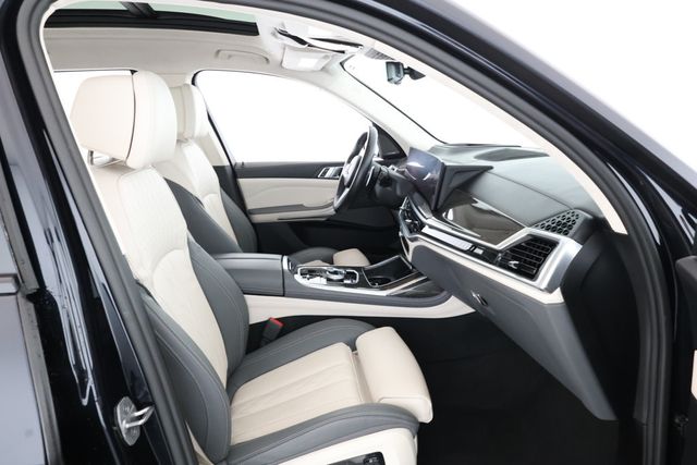 2023 BMW X7 M60i SAV with Full Merino Leather & Driving Assistance Pro. Pkg - 22828715 - 29