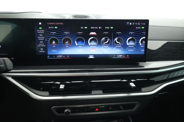 2023 BMW X7 M60i with B&W Diamond Surround Sound + Executive & Climate Pkgs - 22897148 - 14
