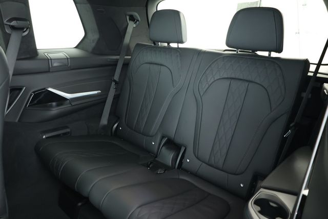 2023 BMW X7 M60i with B&W Diamond Surround Sound + Executive & Climate Pkgs - 22897148 - 20
