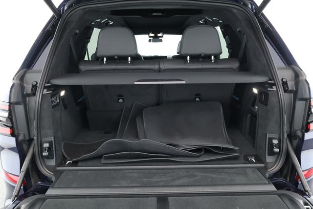 2023 BMW X7 M60i with B&W Diamond Surround Sound + Executive & Climate Pkgs - 22897148 - 21