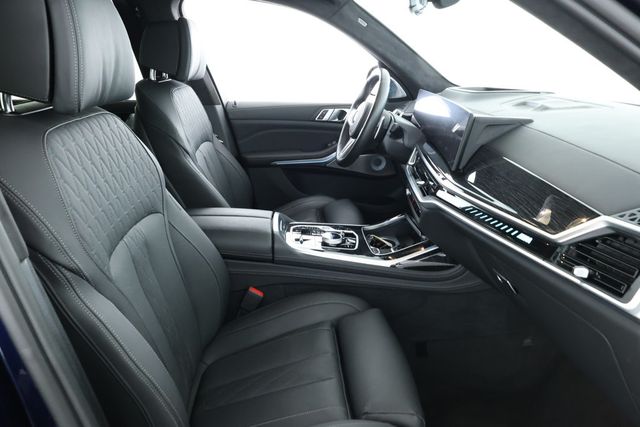 2023 BMW X7 M60i with B&W Diamond Surround Sound + Executive & Climate Pkgs - 22897148 - 23