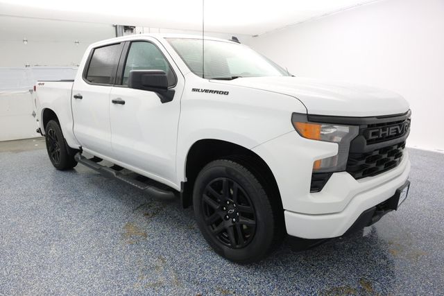 2023 Chevrolet Silverado 1500 4WD Crew Cab 157'' Custom with 4'' Round Assist Steps - 22939264 - 1