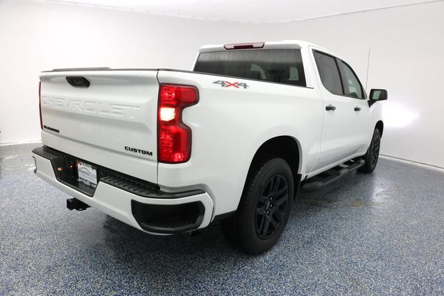2023 Chevrolet Silverado 1500 4WD Crew Cab 157'' Custom with 4'' Round Assist Steps - 22939264 - 2