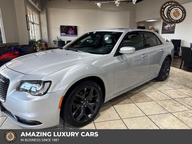 2023 Chrysler 300 S's photo