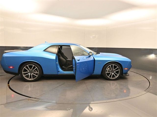 2023 Dodge Challenger R/T RWD - 22885409 - 31