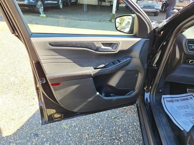 2023 Ford Escape ST-Line AWD with Tech Package #1 - 22934649 - 19
