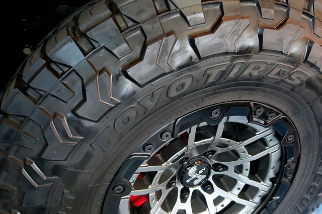 2023 Ford F-150 Shelby Baja Raptor 4WD SuperCrew - 22912568 - 40