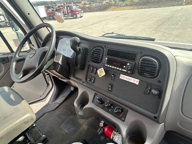 2023 Freightliner M2106  - 22817690 - 21