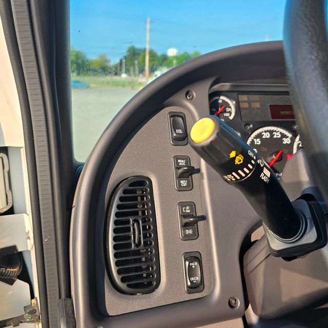 2023 Freightliner M2 106  - 22591323 - 12