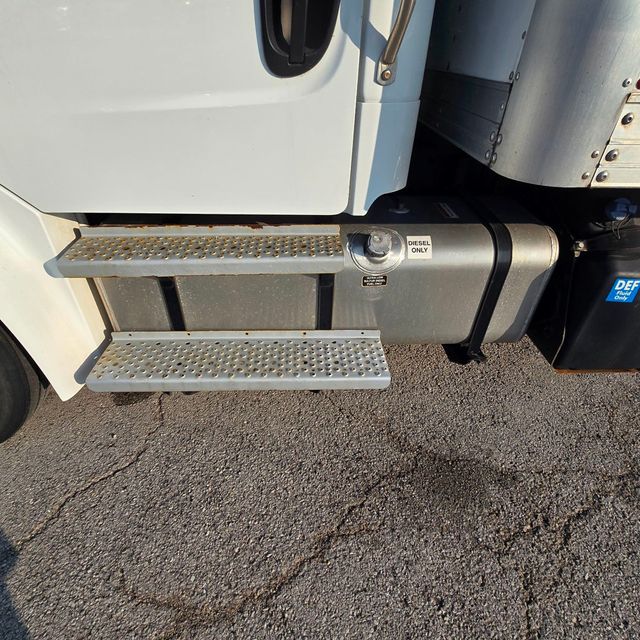 2023 Freightliner M2 106  - 22591323 - 8