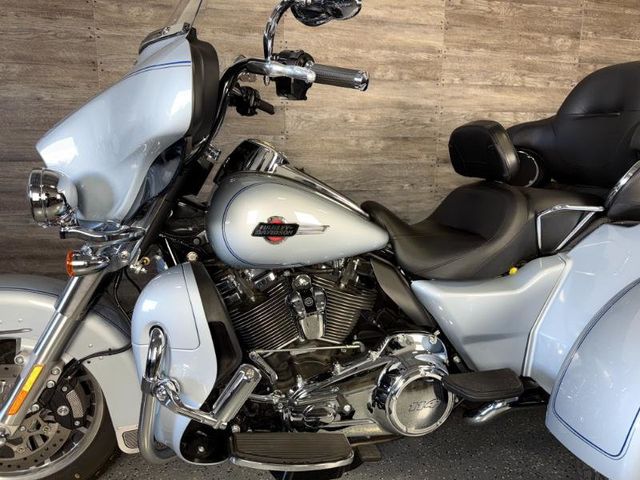 2023 Harley-Davidson FLHTCUTG Triglide Ultra Classic One Owner! - 22928274 - 14