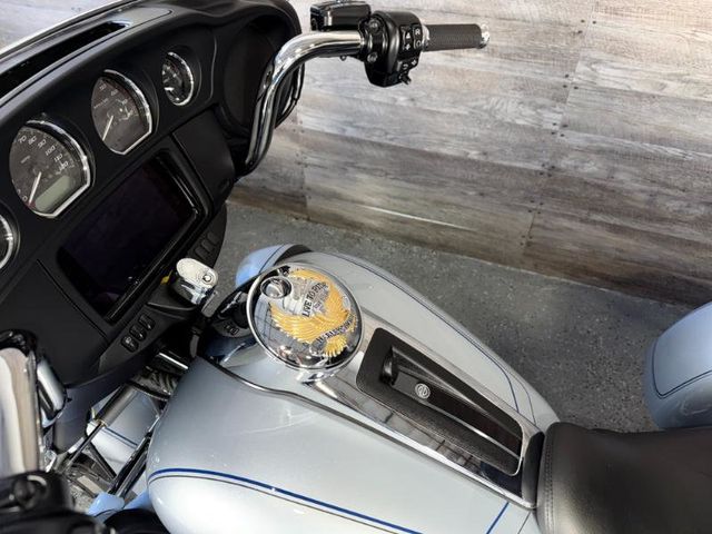 2023 Harley-Davidson FLHTCUTG Triglide Ultra Classic One Owner! - 22928274 - 15