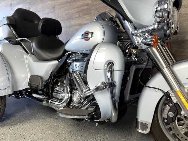 2023 Harley-Davidson FLHTCUTG Triglide Ultra Classic One Owner! - 22928274 - 1