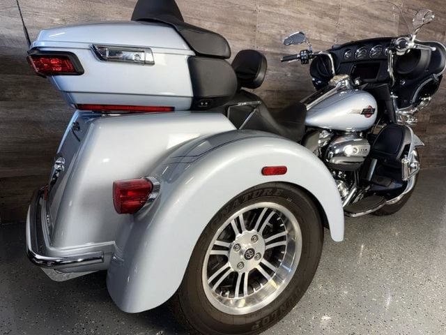 2023 Harley-Davidson FLHTCUTG Triglide Ultra Classic One Owner! - 22928274 - 2