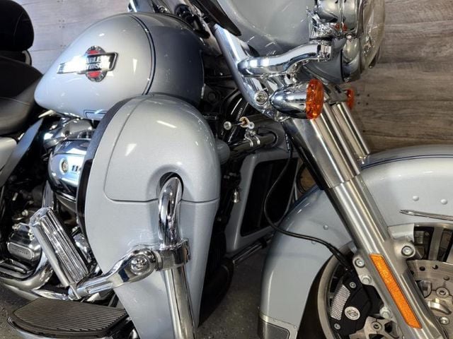 2023 Harley-Davidson FLHTCUTG Triglide Ultra Classic One Owner! - 22928274 - 5