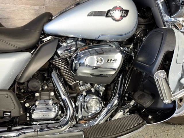 2023 Harley-Davidson FLHTCUTG Triglide Ultra Classic One Owner! - 22928274 - 6