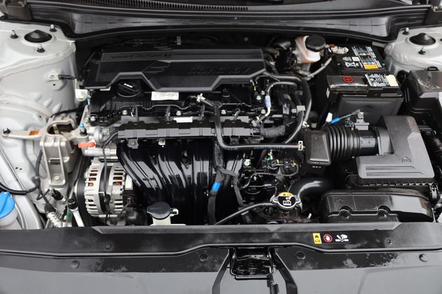 2023 Hyundai Elantra Limited IVT - 22903049 - 10