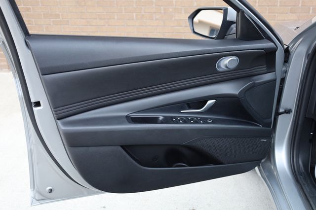 2023 Hyundai Elantra Limited IVT - 22903049 - 12