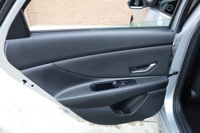 2023 Hyundai Elantra Limited IVT - 22903049 - 17