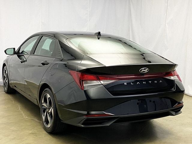 2023 Hyundai Elantra SEL IVT - 22934232 - 2
