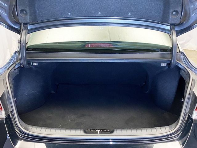 2023 Hyundai Elantra SEL IVT - 22934232 - 45