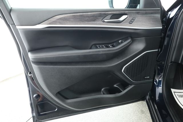 2023 Jeep Grand Cherokee 4xe 4x4 with Luxury Tech Group II & Mopar Finishing Package - 22917361 - 8