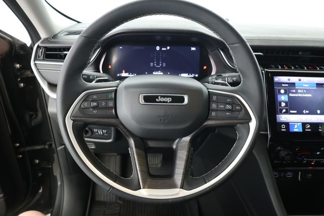 2023 Jeep Grand Cherokee L Limited 4x4 with Black Appearance Package - 22916589 - 10