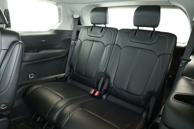 2023 Jeep Grand Cherokee L Limited 4x4 with Black Appearance Package - 22916589 - 19