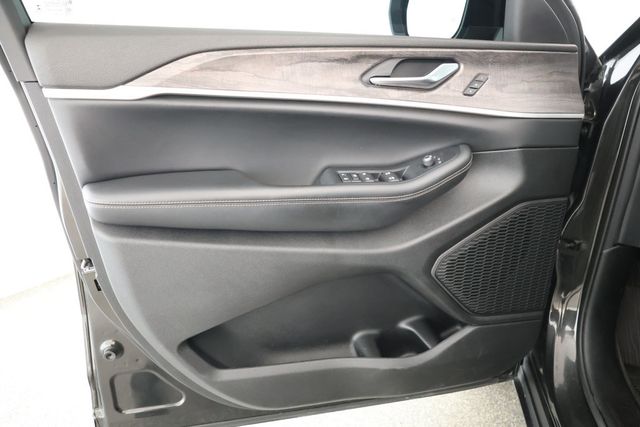 2023 Jeep Grand Cherokee L Limited 4x4 with Black Appearance Package - 22916589 - 7